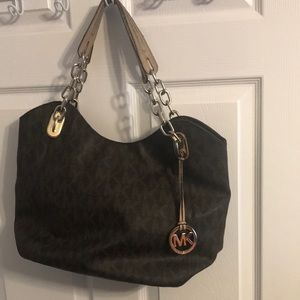 Michael Kors pocket book